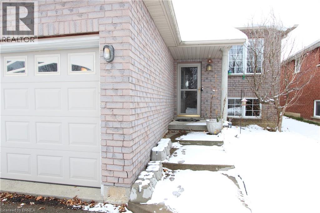 4 Dowden Avenue, Brantford, Ontario  N3T 6N5 - Photo 3 - 40791776