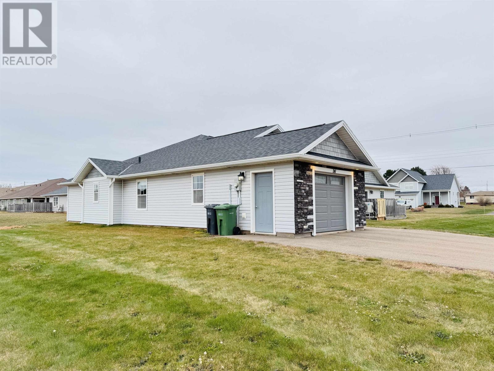 241 Darrach Avenue, Summerside, Prince Edward Island  C1N 0L1 - Photo 3 - 202528942