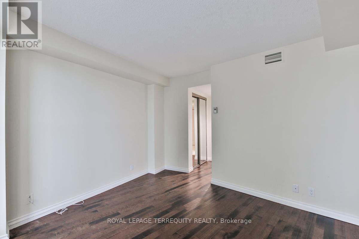 1407 - 77 Harbour Square, Toronto, Ontario  M5J 2S2 - Photo 13 - C12595266