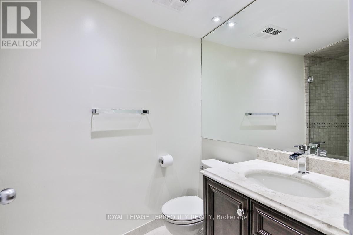 1407 - 77 Harbour Square, Toronto, Ontario  M5J 2S2 - Photo 14 - C12595266