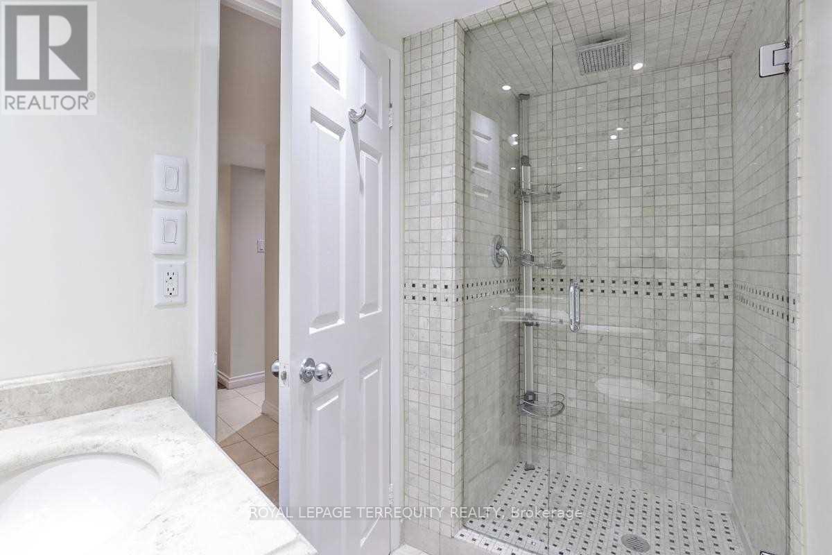 1407 - 77 Harbour Square, Toronto, Ontario  M5J 2S2 - Photo 15 - C12595266