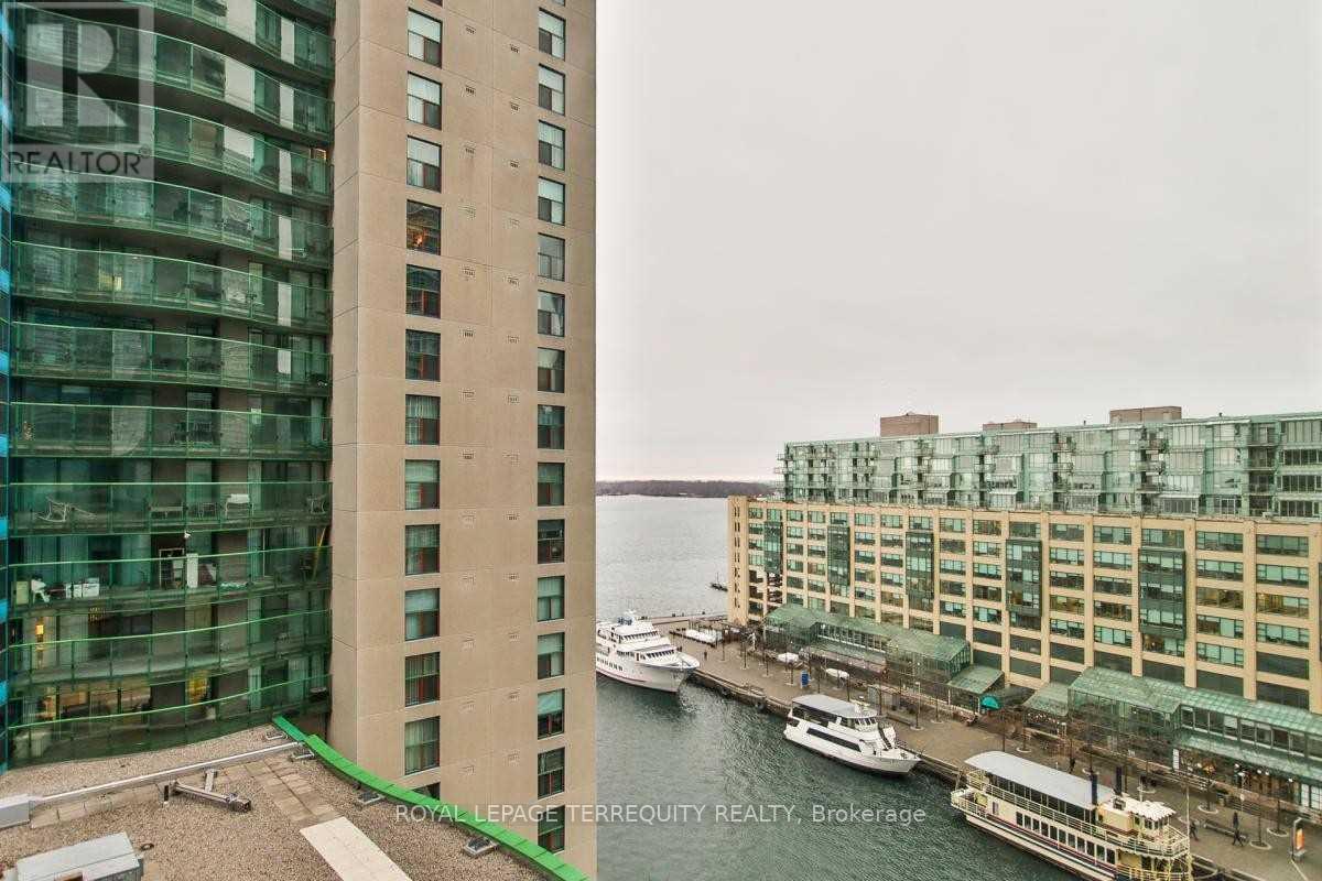 1407 - 77 Harbour Square, Toronto, Ontario  M5J 2S2 - Photo 16 - C12595266