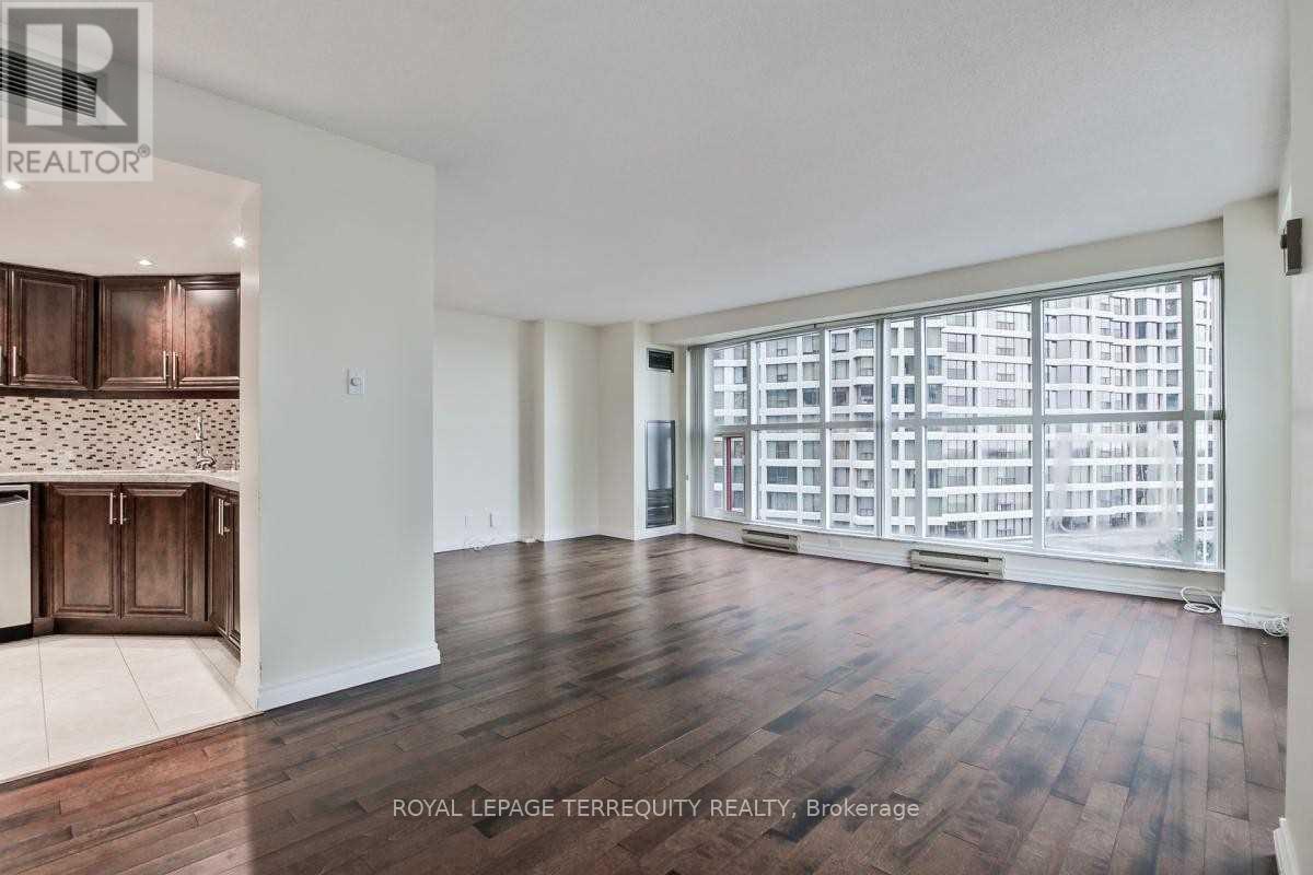 1407 - 77 Harbour Square, Toronto, Ontario  M5J 2S2 - Photo 4 - C12595266