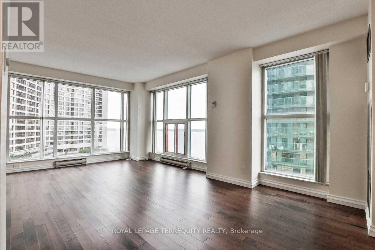 1407 - 77 Harbour Square, Toronto, Ontario  M5J 2S2 - Photo 5 - C12595266