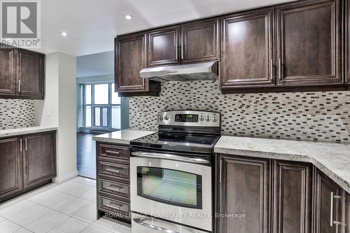 1407 - 77 Harbour Square, Toronto, Ontario  M5J 2S2 - Photo 6 - C12595266