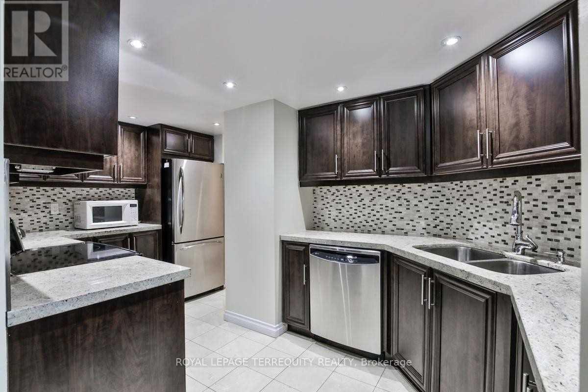 1407 - 77 Harbour Square, Toronto, Ontario  M5J 2S2 - Photo 7 - C12595266