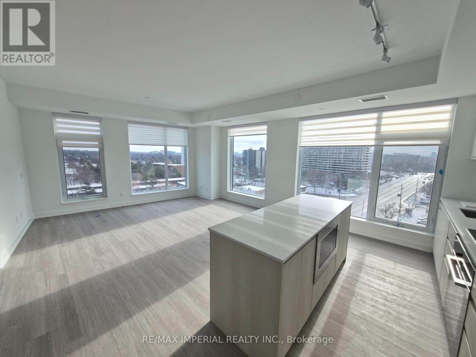 819 - 8188 Yonge Street S, Vaughan (Uplands), Ontario  L4J 0M2 - Photo 2 - N12566256