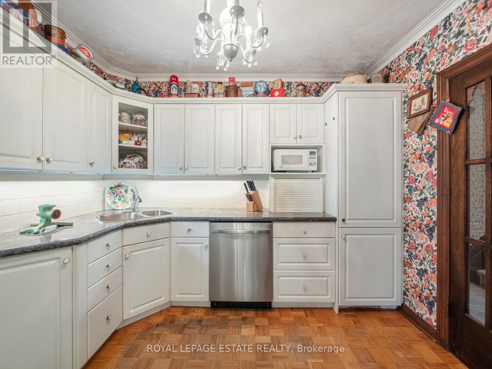 9 Silver Birch Avenue, Toronto, Ontario  M4E 3K8 - Photo 10 - E12595200