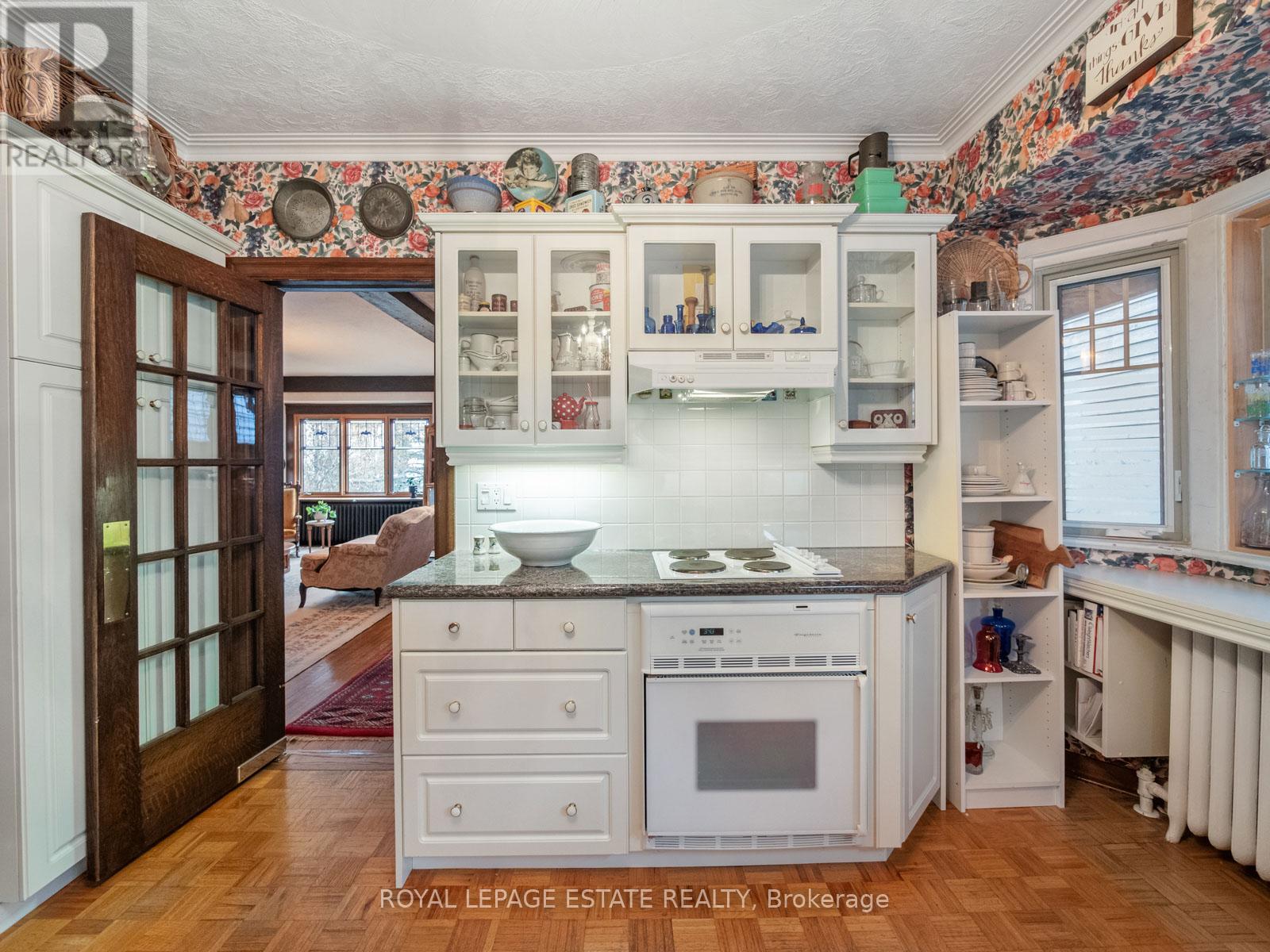 9 Silver Birch Avenue, Toronto, Ontario  M4E 3K8 - Photo 11 - E12595200