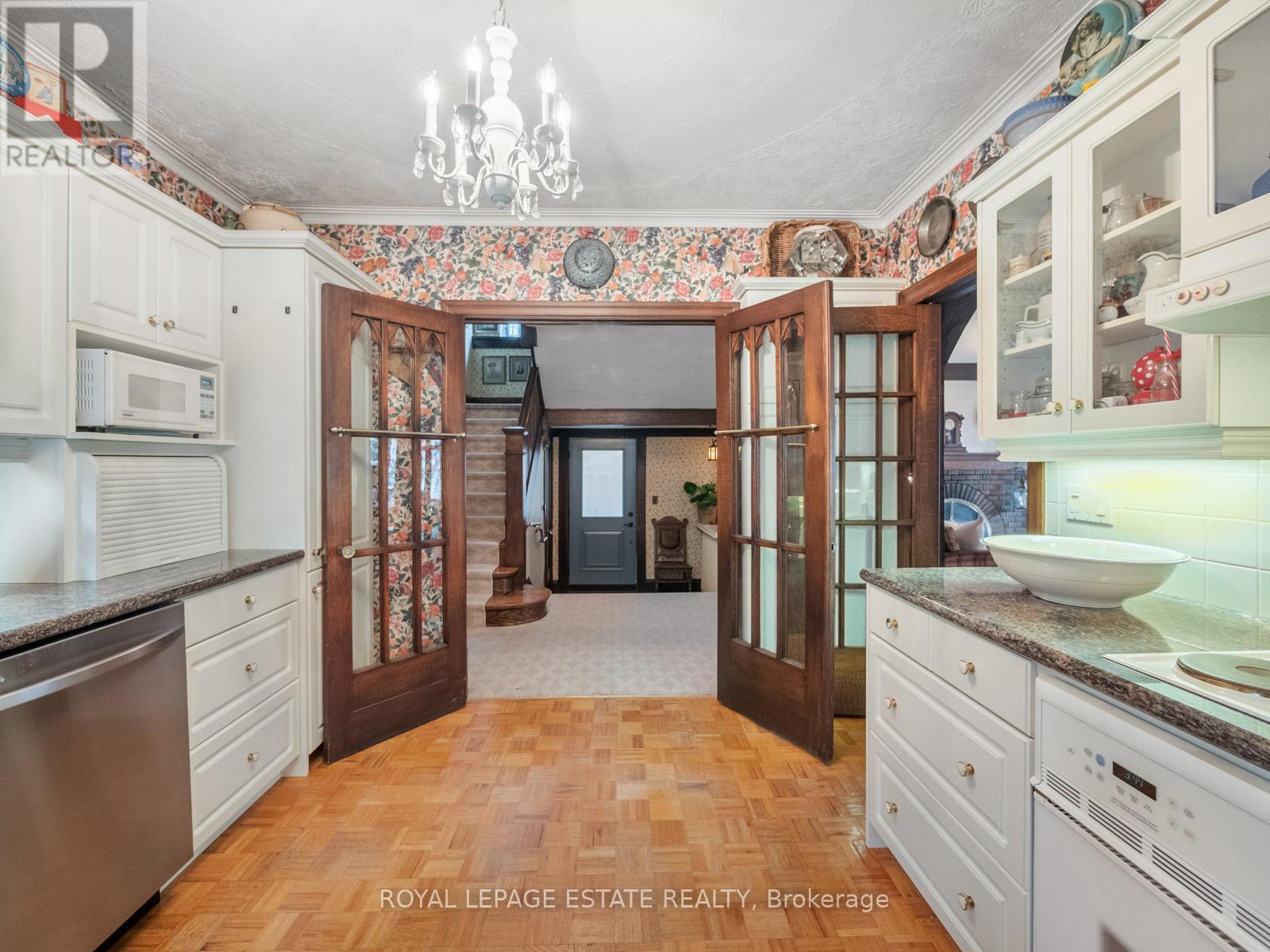 9 Silver Birch Avenue, Toronto, Ontario  M4E 3K8 - Photo 12 - E12595200