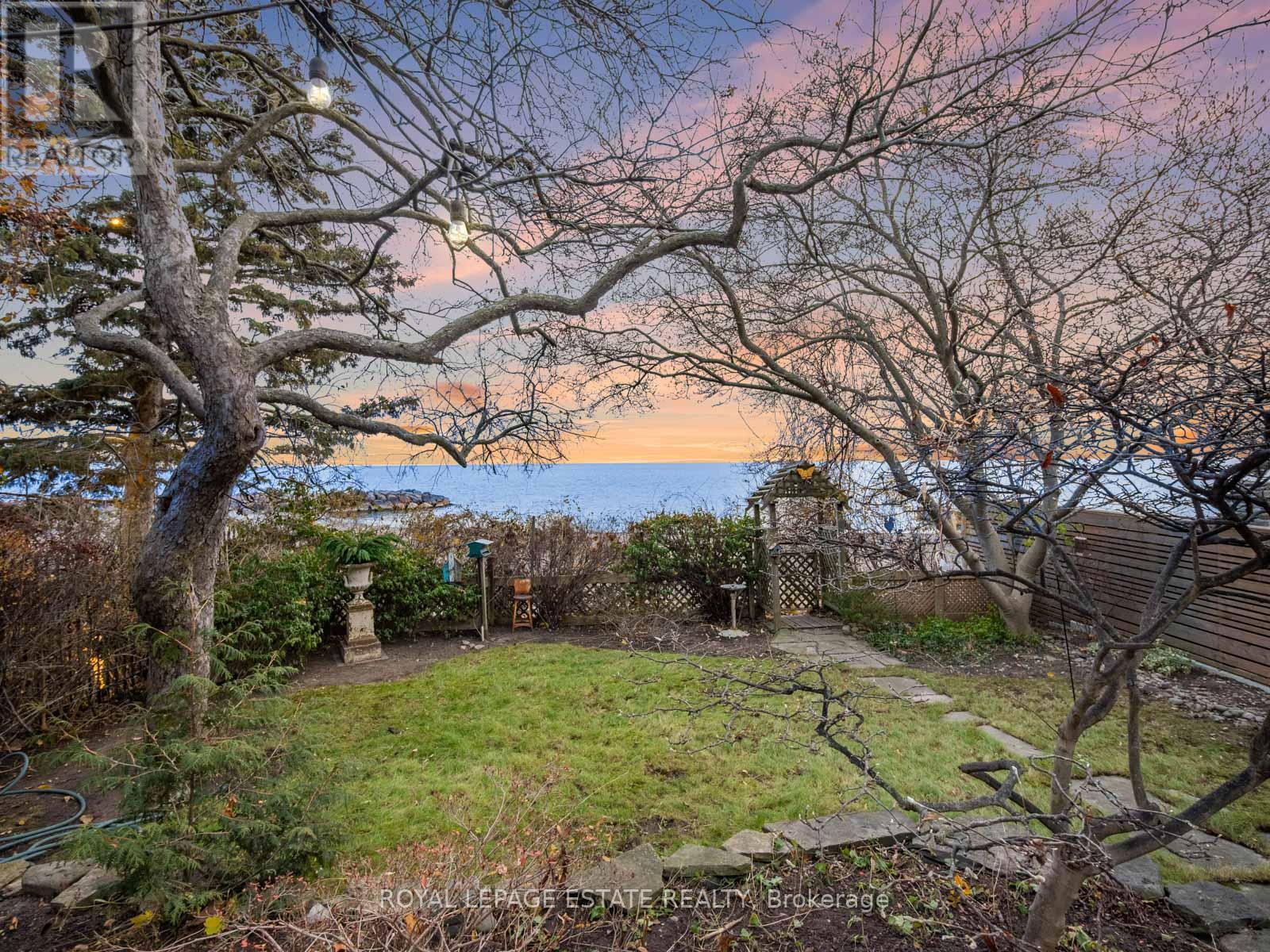 9 Silver Birch Avenue, Toronto, Ontario  M4E 3K8 - Photo 6 - E12595200