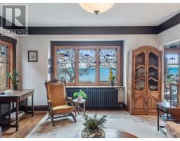 9 SILVER BIRCH AVENUE