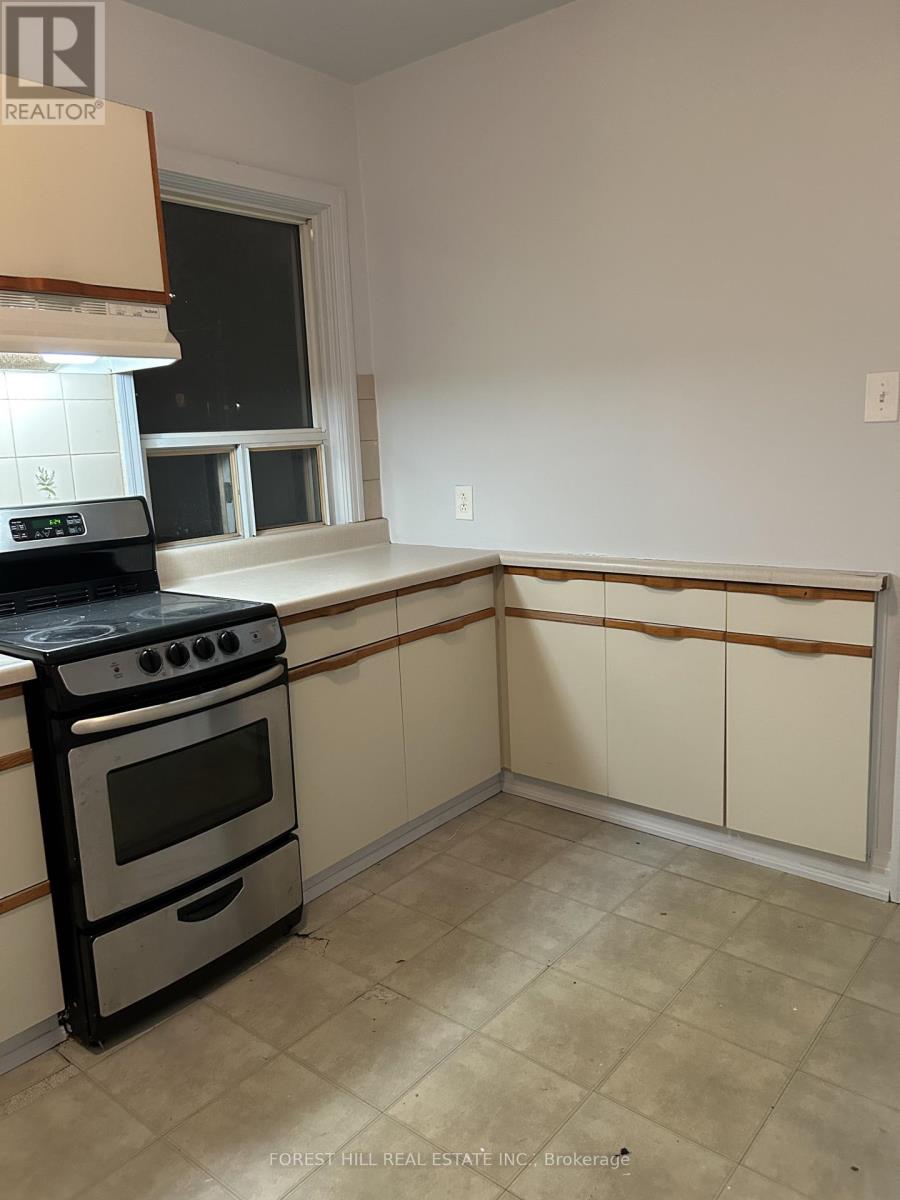 28 Harris Park Drive, Toronto, Ontario  M1L 3A2 - Photo 3 - E12595210