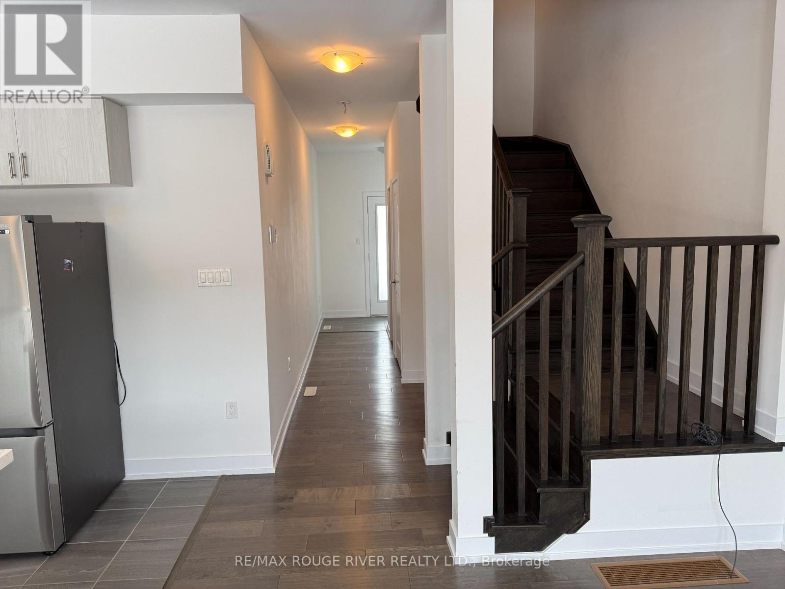 33 Turnberry Lane, Barrie, Ontario  L9J 0M8 - Photo 3 - S12595224