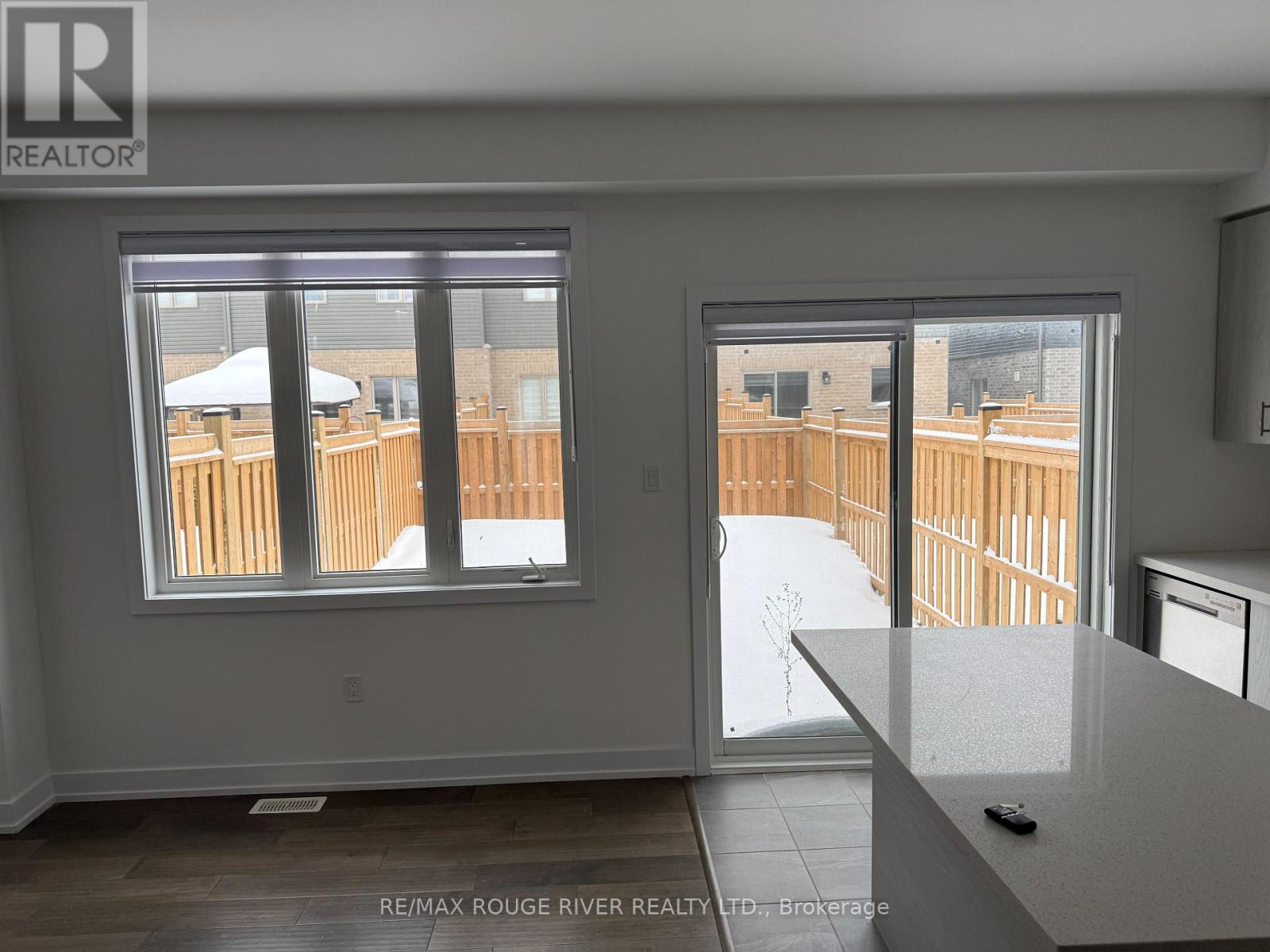 33 Turnberry Lane, Barrie, Ontario  L9J 0M8 - Photo 4 - S12595224