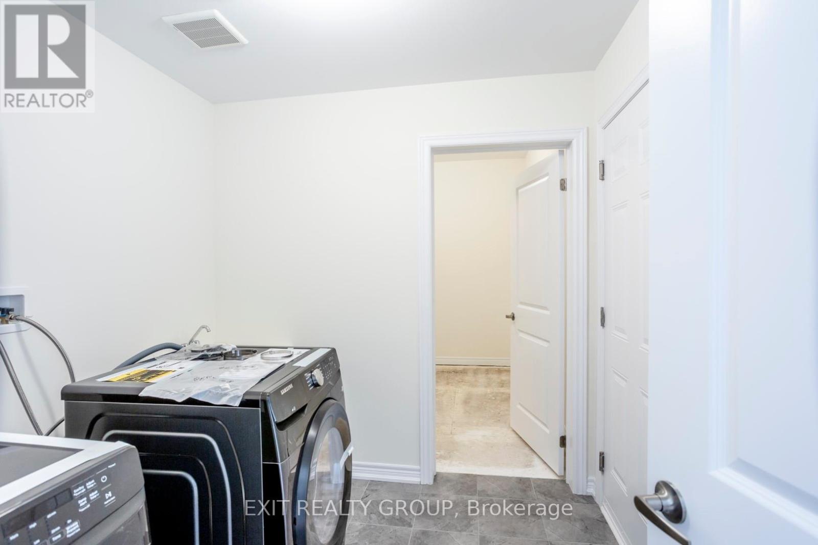 18 East Vista Terrace, Quinte West, Ontario  K0K 1L0 - Photo 10 - X12595334