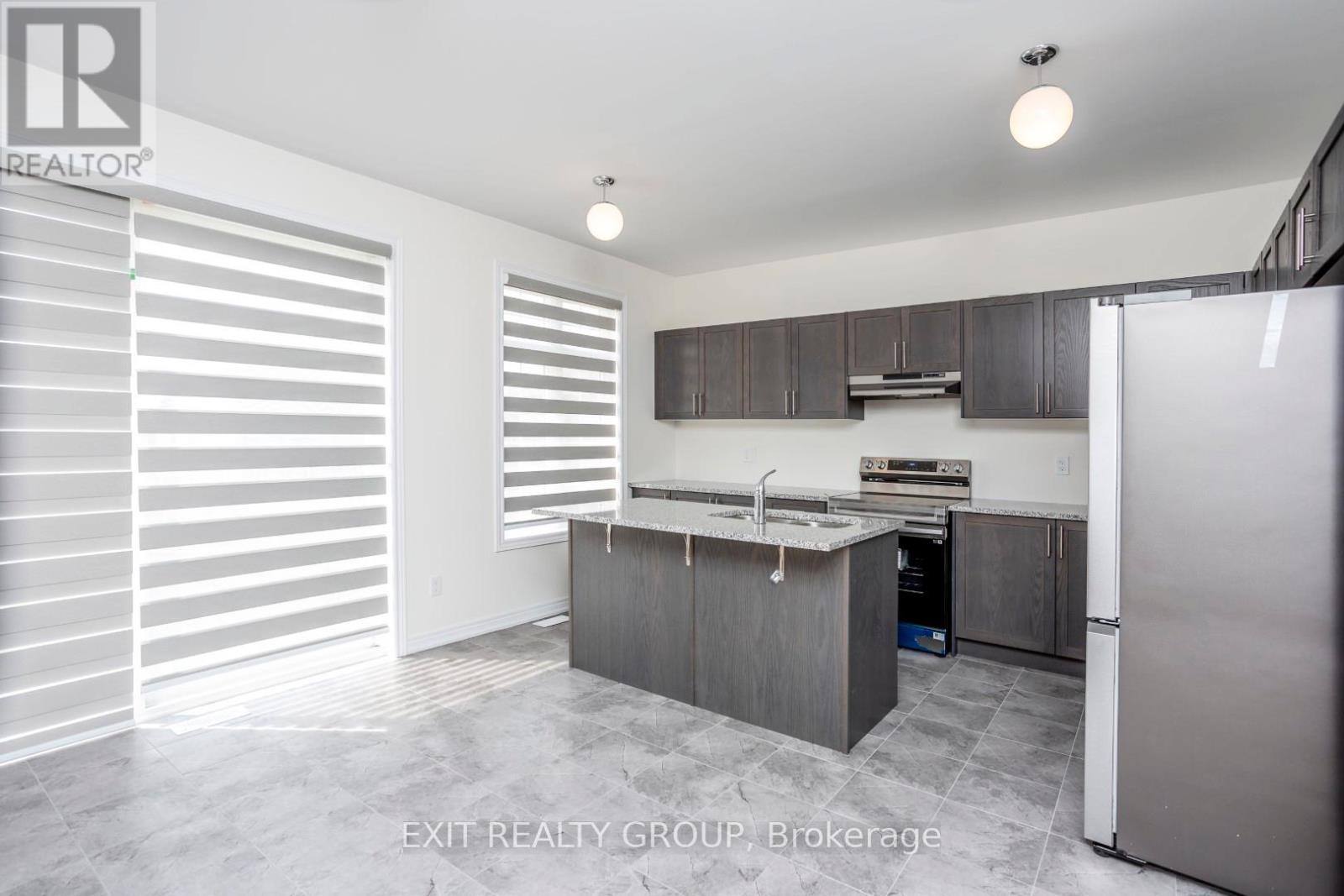 18 East Vista Terrace, Quinte West, Ontario  K0K 1L0 - Photo 12 - X12595334