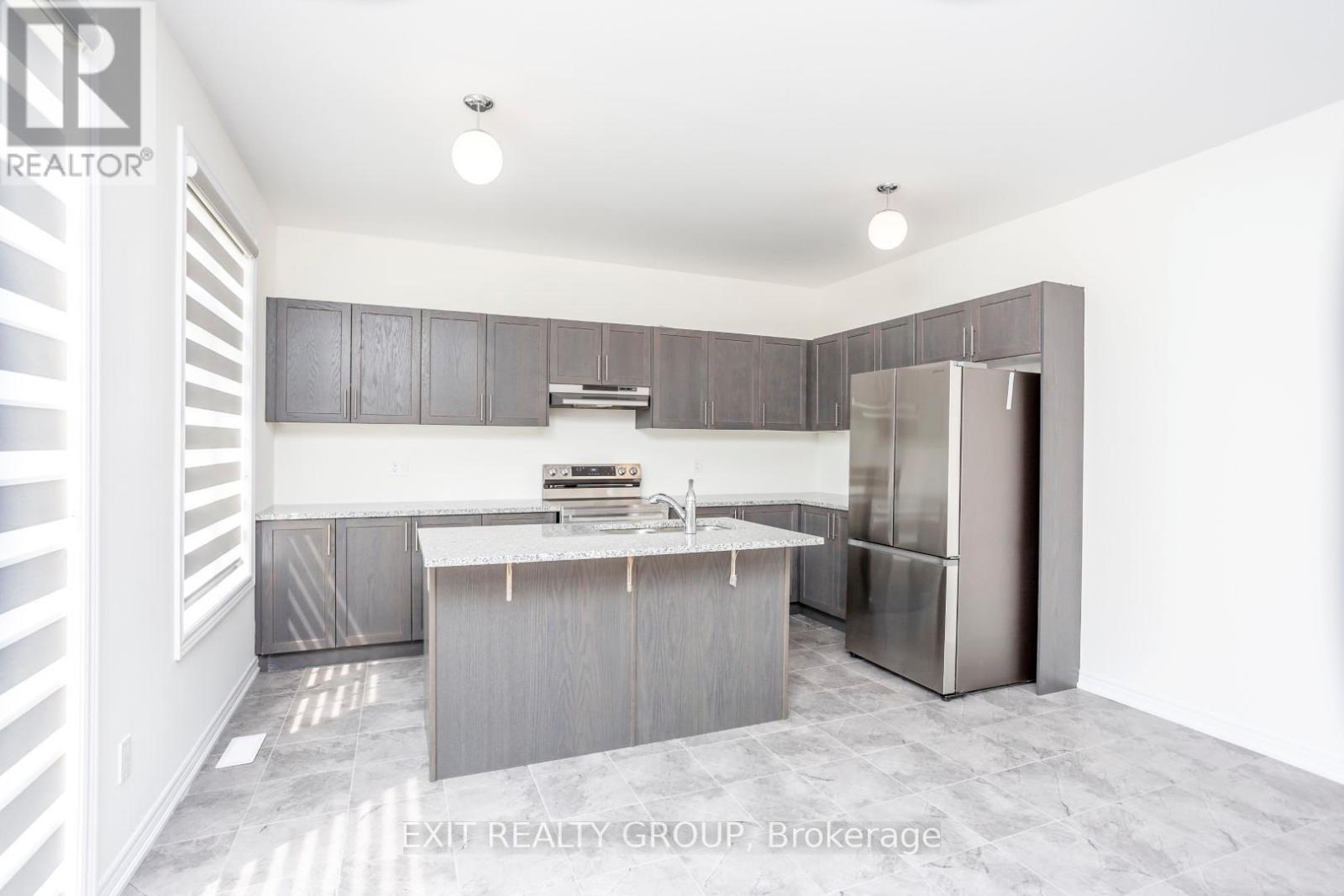 18 East Vista Terrace, Quinte West, Ontario  K0K 1L0 - Photo 13 - X12595334