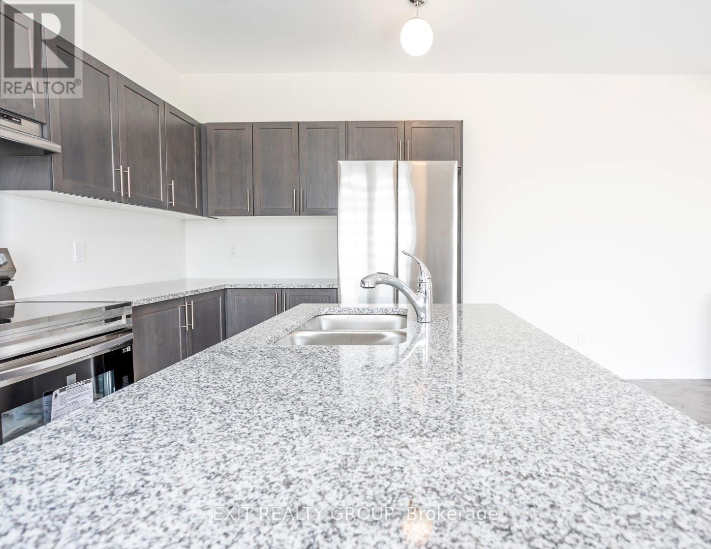 18 East Vista Terrace, Quinte West, Ontario  K0K 1L0 - Photo 15 - X12595334