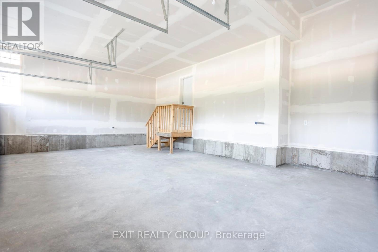 18 East Vista Terrace, Quinte West, Ontario  K0K 1L0 - Photo 35 - X12595334