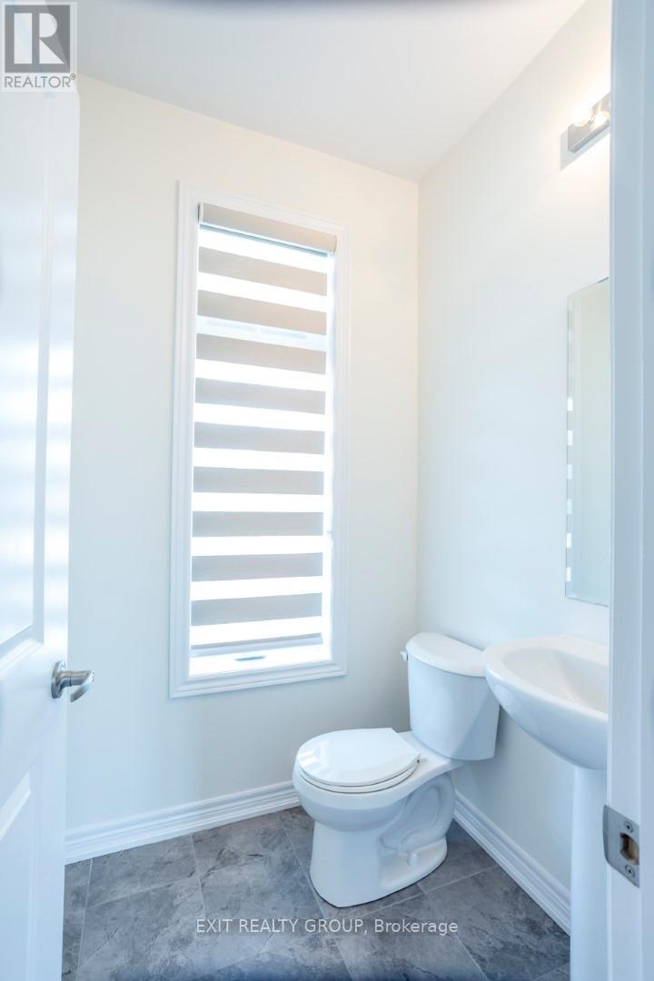 18 East Vista Terrace, Quinte West, Ontario  K0K 1L0 - Photo 5 - X12595334