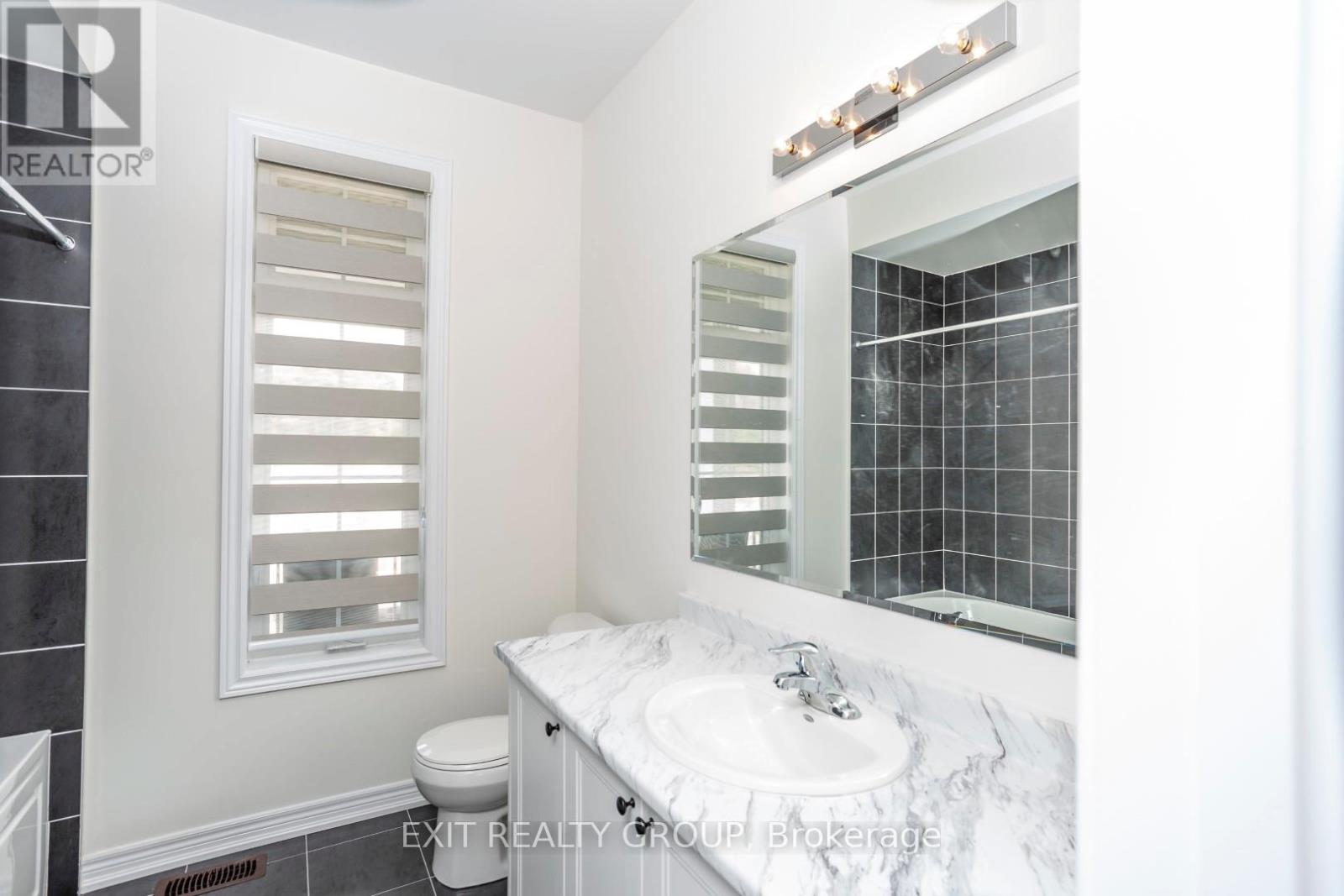 18 East Vista Terrace, Quinte West, Ontario  K0K 1L0 - Photo 7 - X12595334