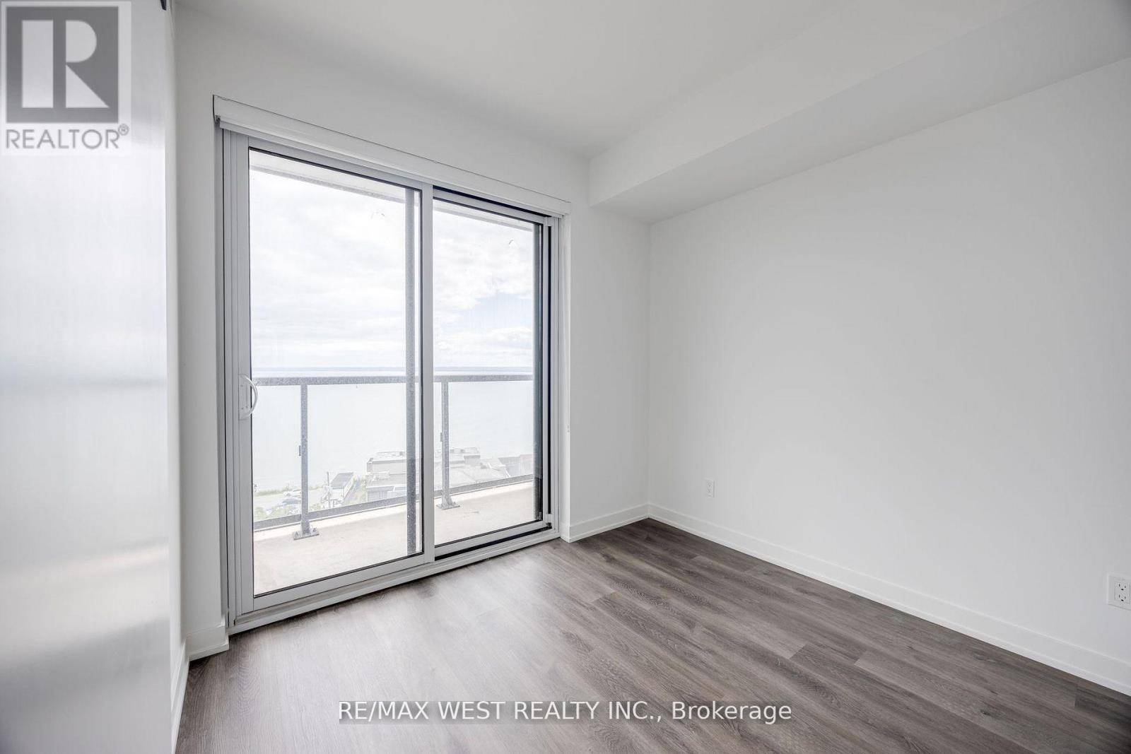 1003 - 370 Martha Street, Burlington, Ontario  L7R 0G9 - Photo 10 - W12595212