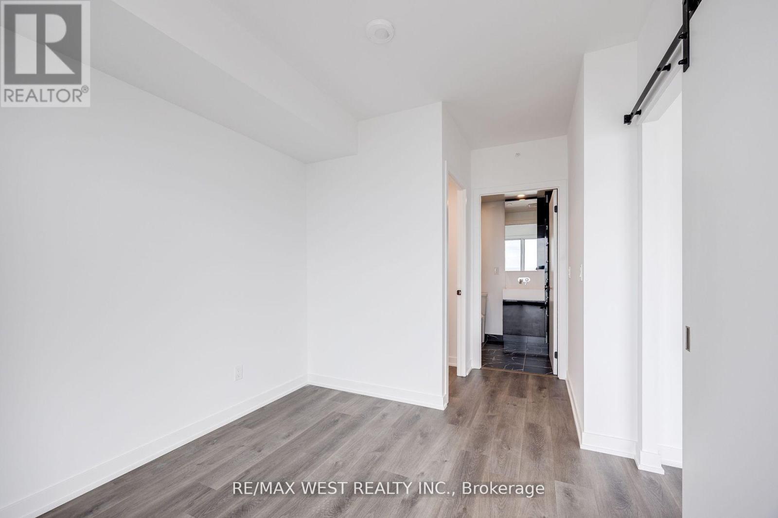 1003 - 370 Martha Street, Burlington, Ontario  L7R 0G9 - Photo 11 - W12595212