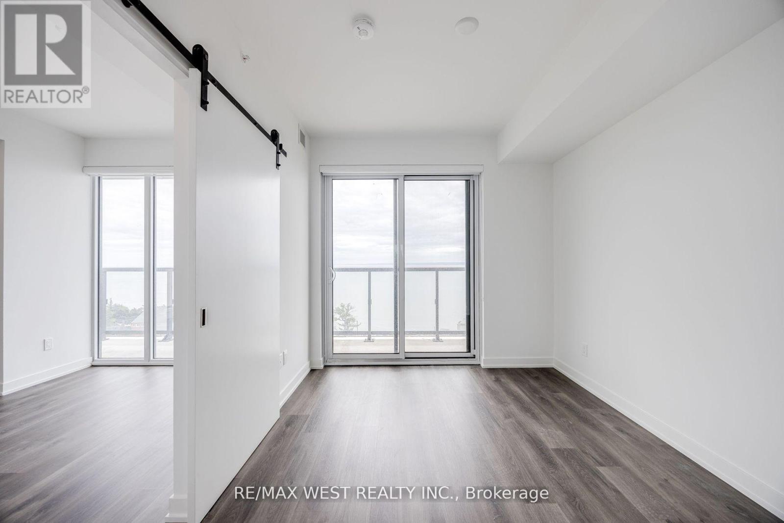 1003 - 370 Martha Street, Burlington, Ontario  L7R 0G9 - Photo 12 - W12595212