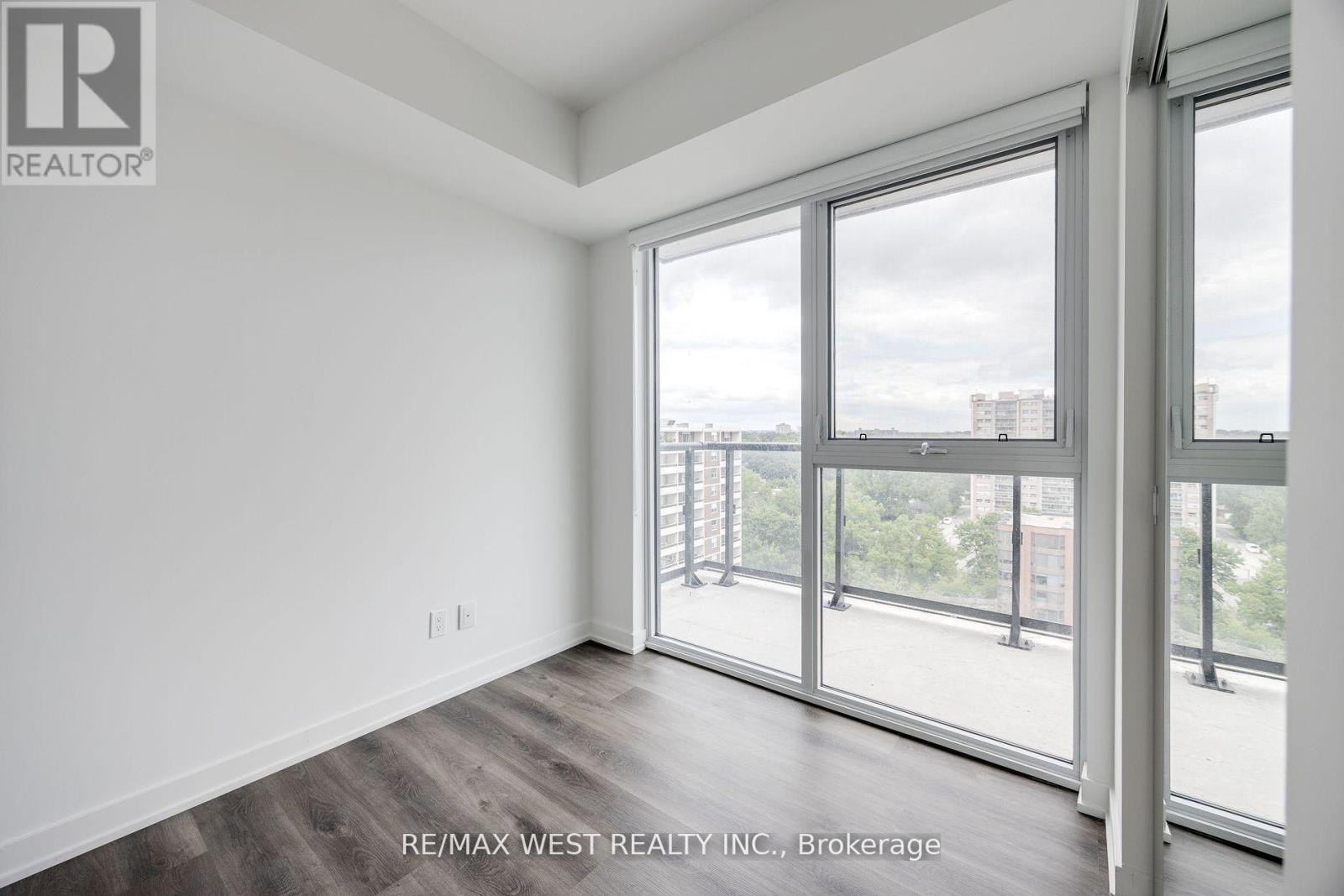 1003 - 370 Martha Street, Burlington, Ontario  L7R 0G9 - Photo 16 - W12595212