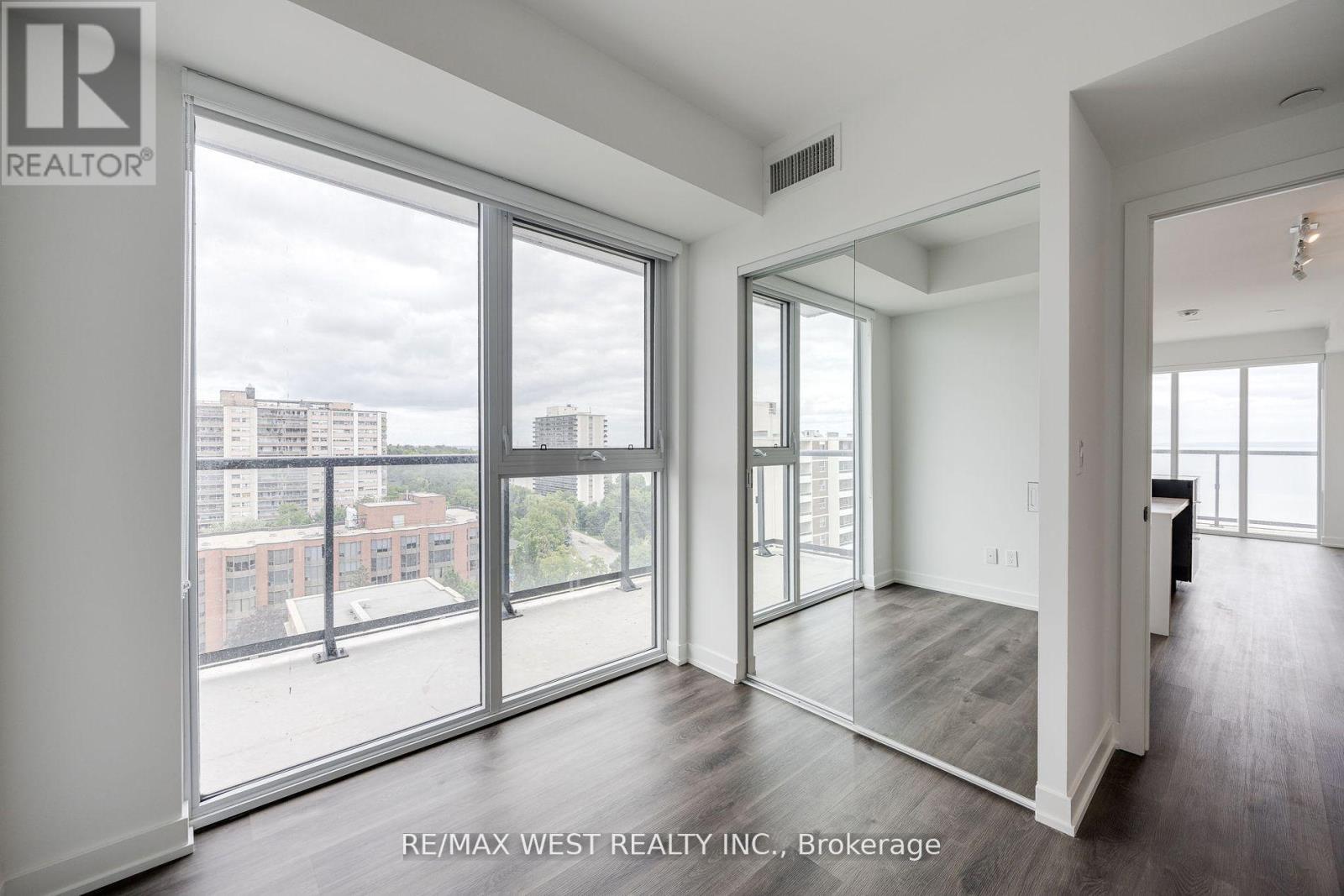 1003 - 370 Martha Street, Burlington, Ontario  L7R 0G9 - Photo 17 - W12595212