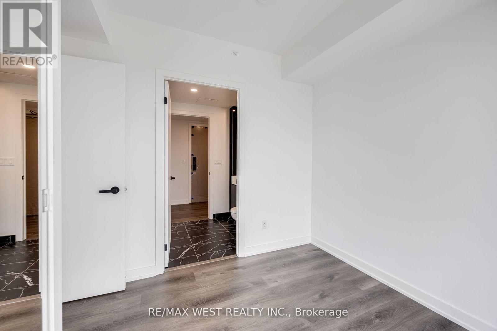 1003 - 370 Martha Street, Burlington, Ontario  L7R 0G9 - Photo 18 - W12595212