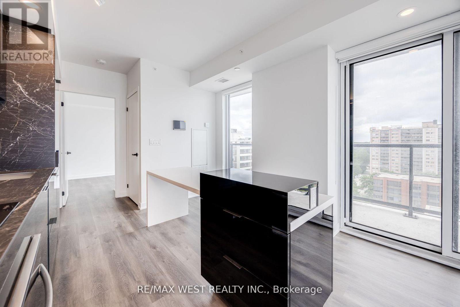 1003 - 370 Martha Street, Burlington, Ontario  L7R 0G9 - Photo 5 - W12595212