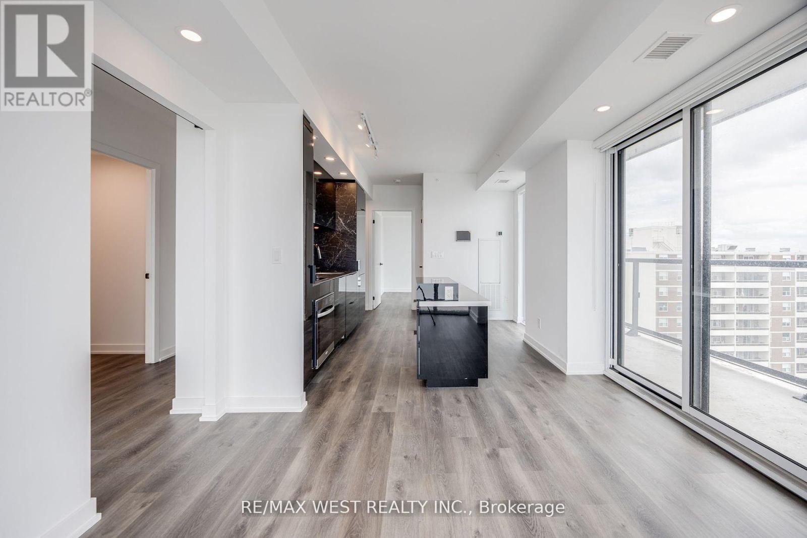 1003 - 370 Martha Street, Burlington, Ontario  L7R 0G9 - Photo 8 - W12595212