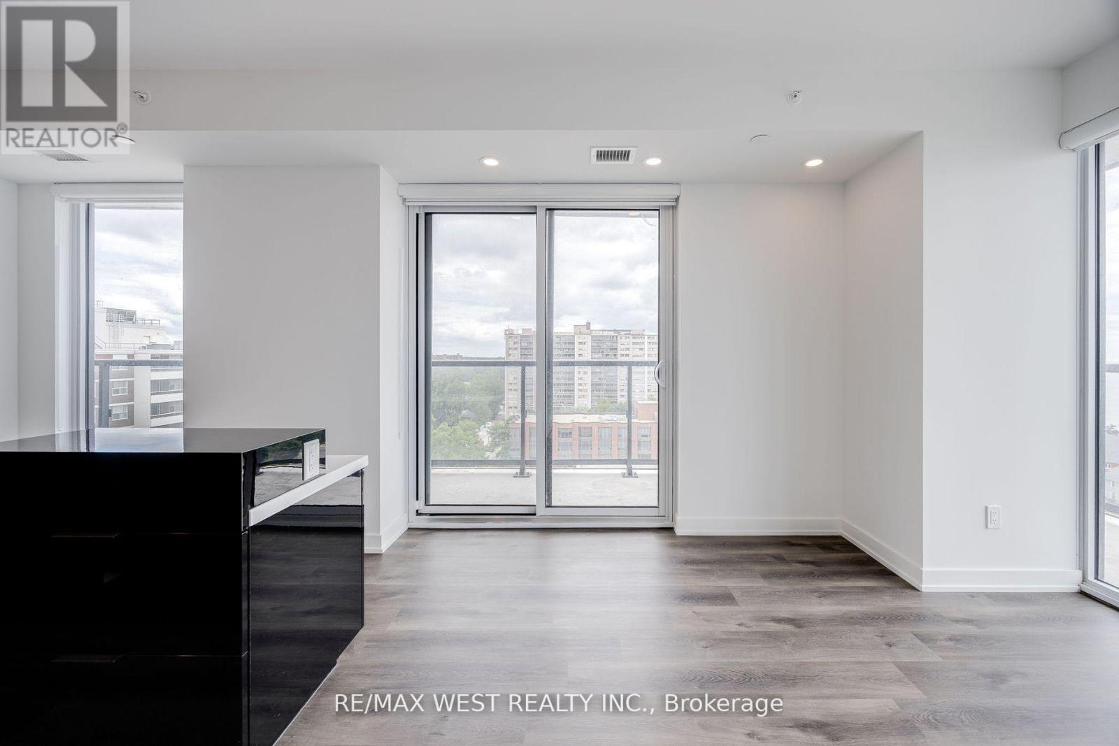 1003 - 370 Martha Street, Burlington, Ontario  L7R 0G9 - Photo 9 - W12595212