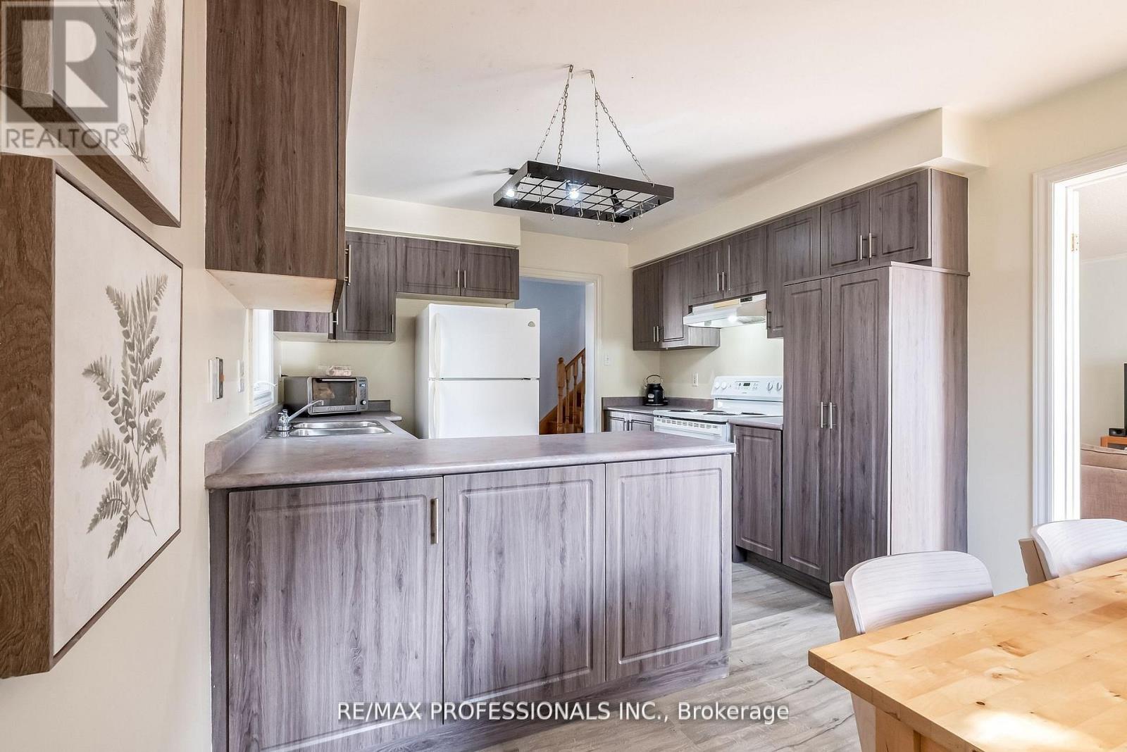 65 Hickorybush Avenue, Brampton, Ontario  L6R 1C8 - Photo 12 - W12595232