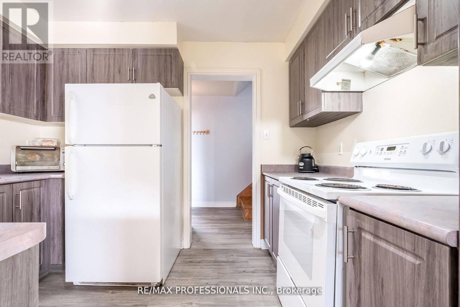 65 Hickorybush Avenue, Brampton, Ontario  L6R 1C8 - Photo 15 - W12595232