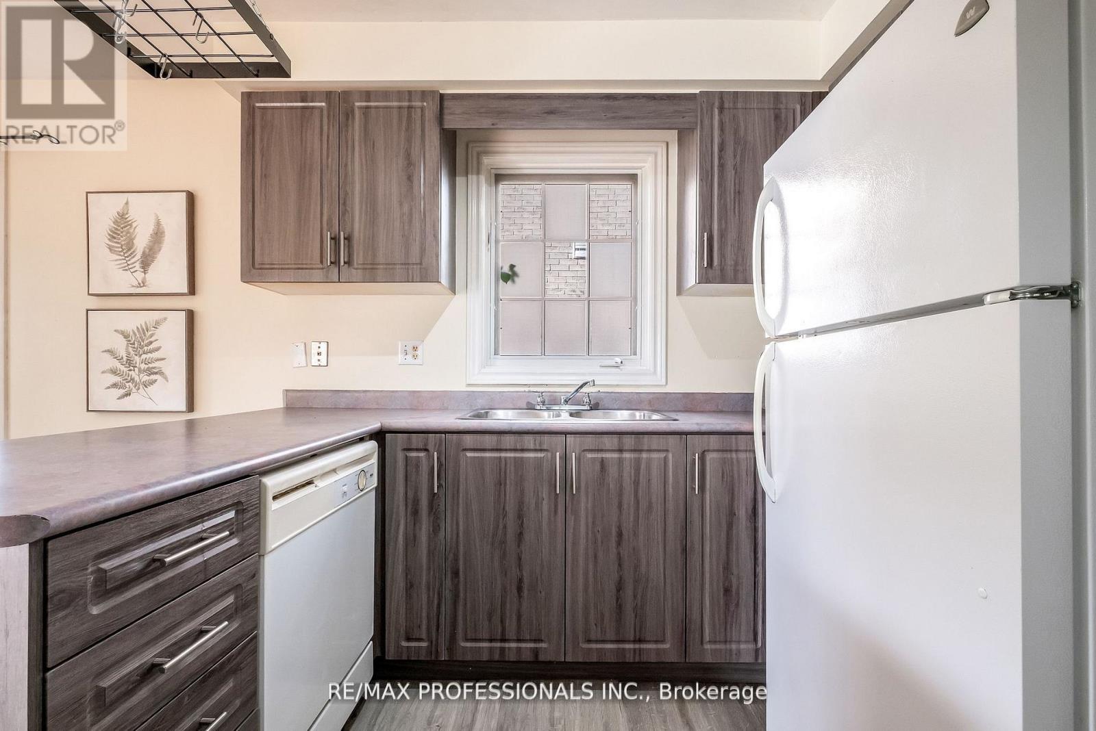 65 Hickorybush Avenue, Brampton, Ontario  L6R 1C8 - Photo 16 - W12595232