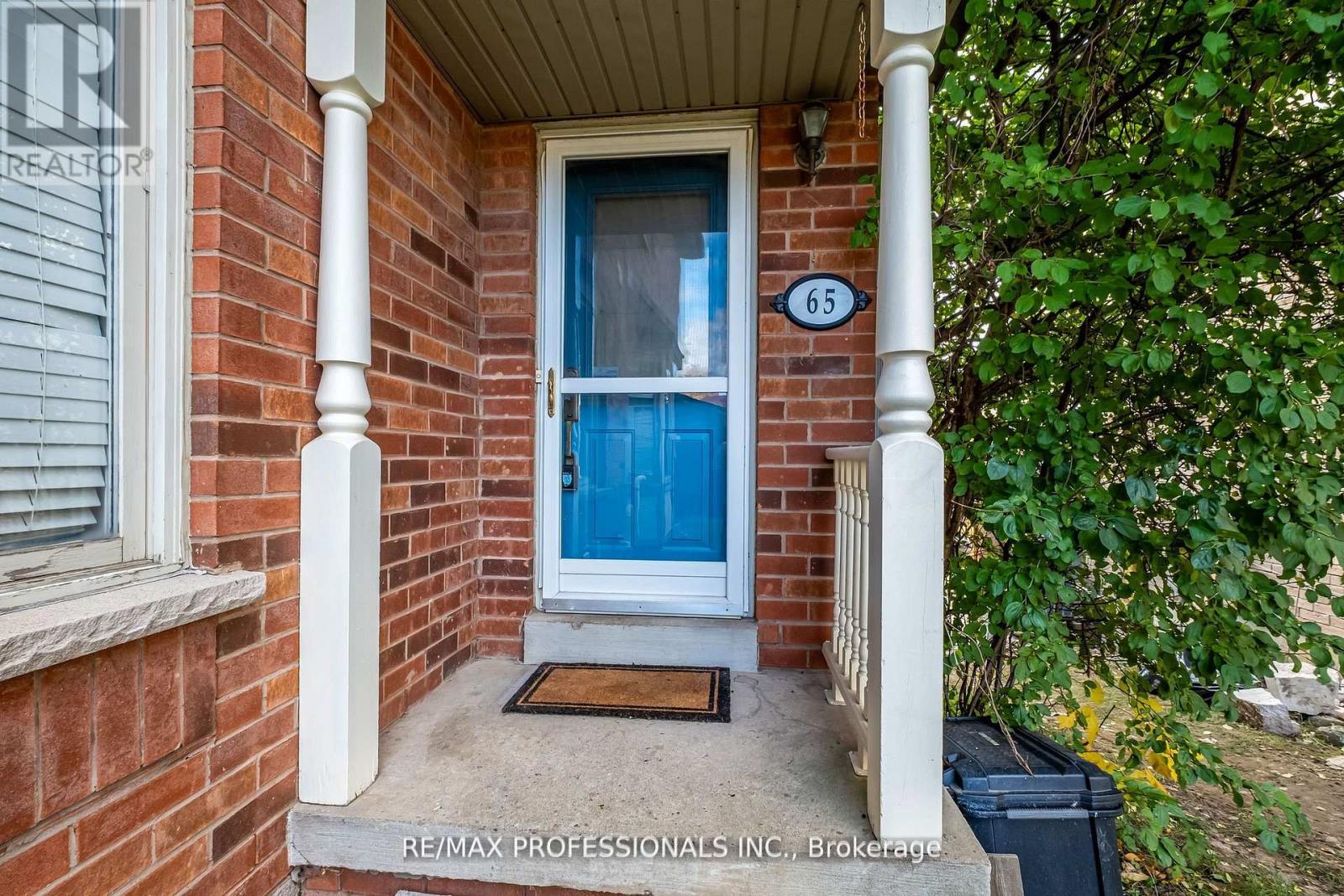 65 Hickorybush Avenue, Brampton, Ontario  L6R 1C8 - Photo 2 - W12595232