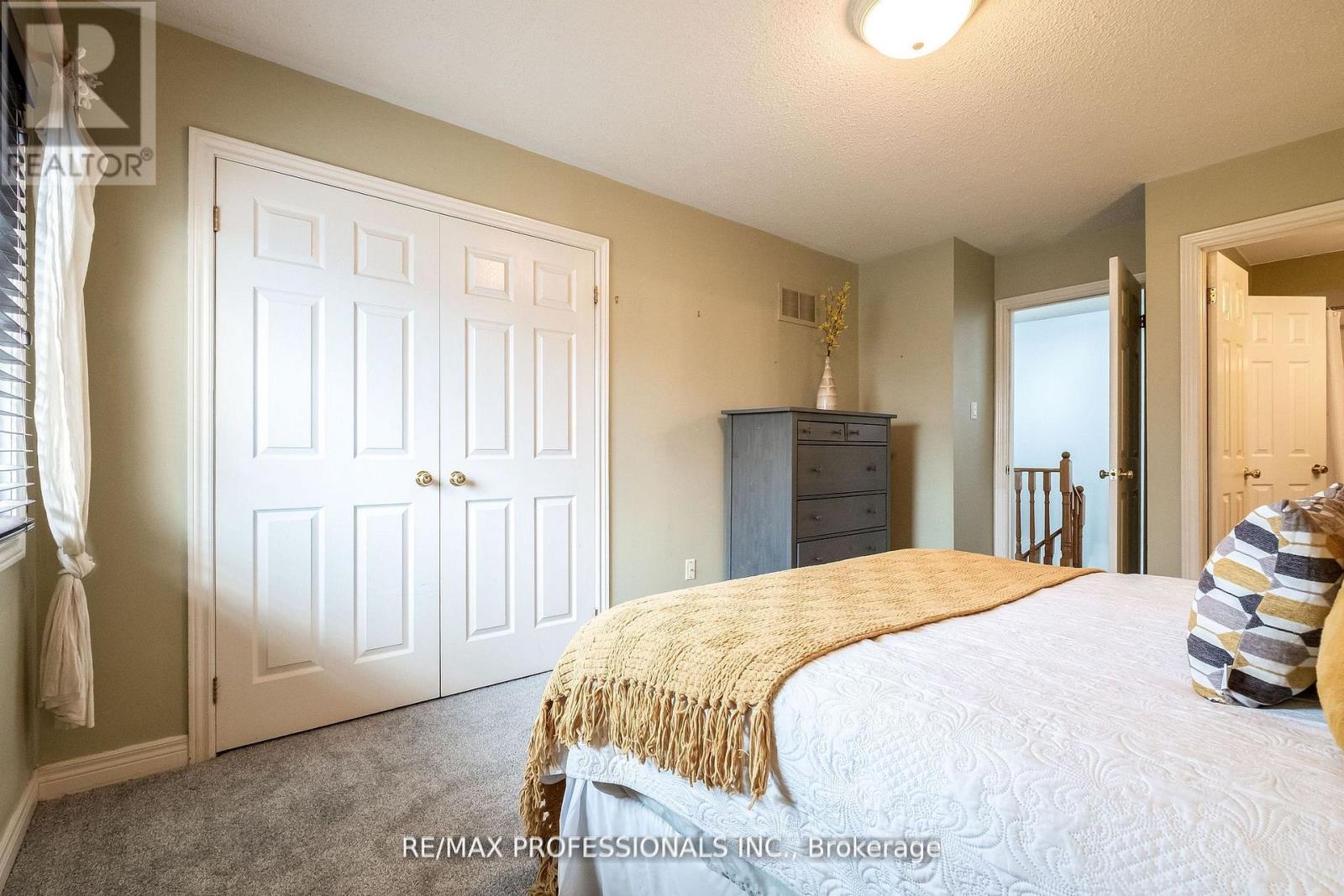 65 Hickorybush Avenue, Brampton, Ontario  L6R 1C8 - Photo 24 - W12595232