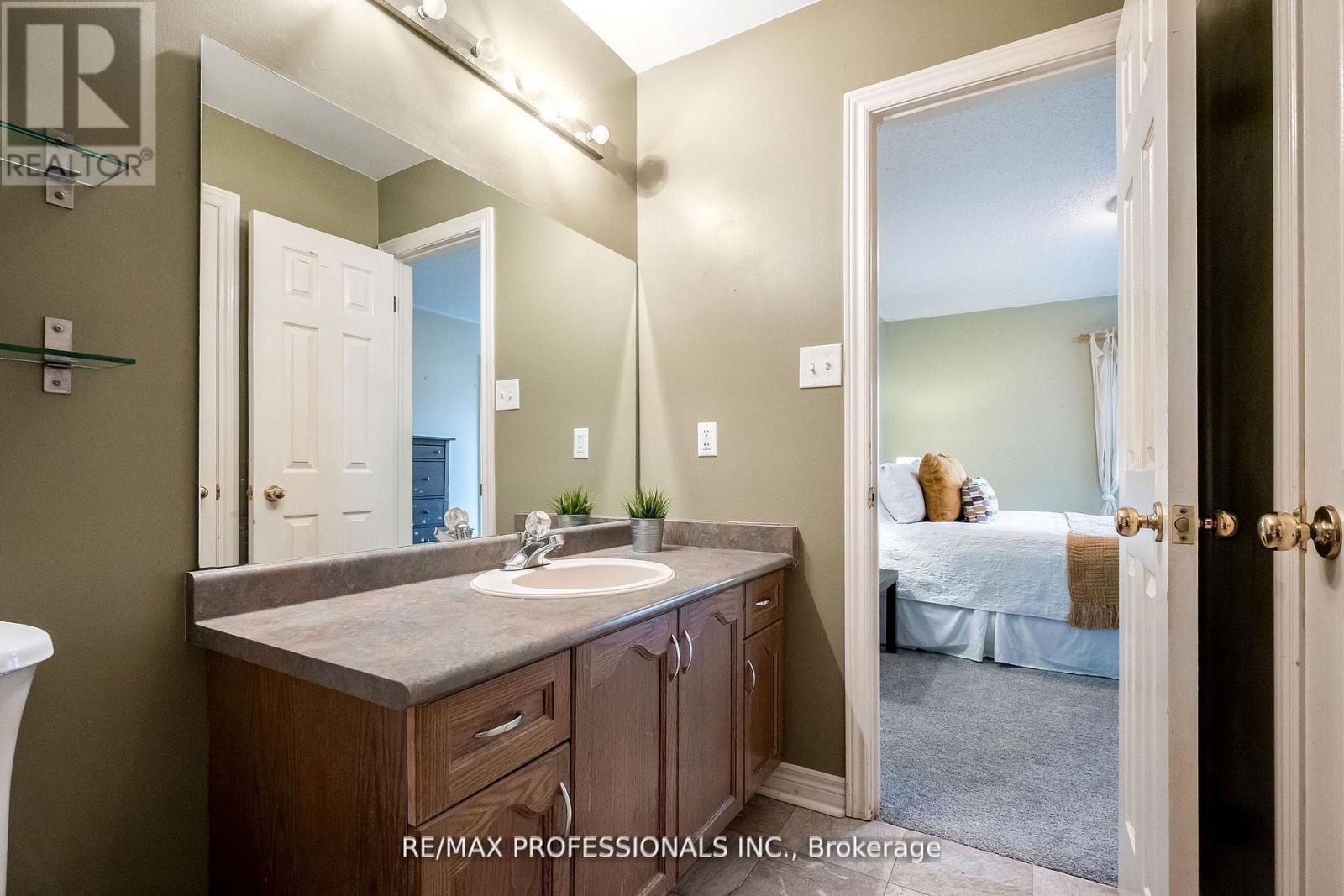 65 Hickorybush Avenue, Brampton, Ontario  L6R 1C8 - Photo 27 - W12595232