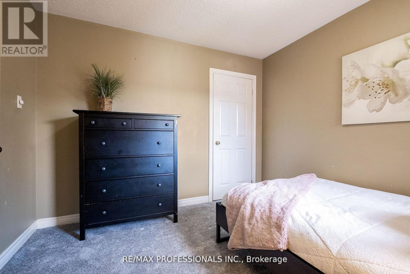 65 Hickorybush Avenue, Brampton, Ontario  L6R 1C8 - Photo 31 - W12595232