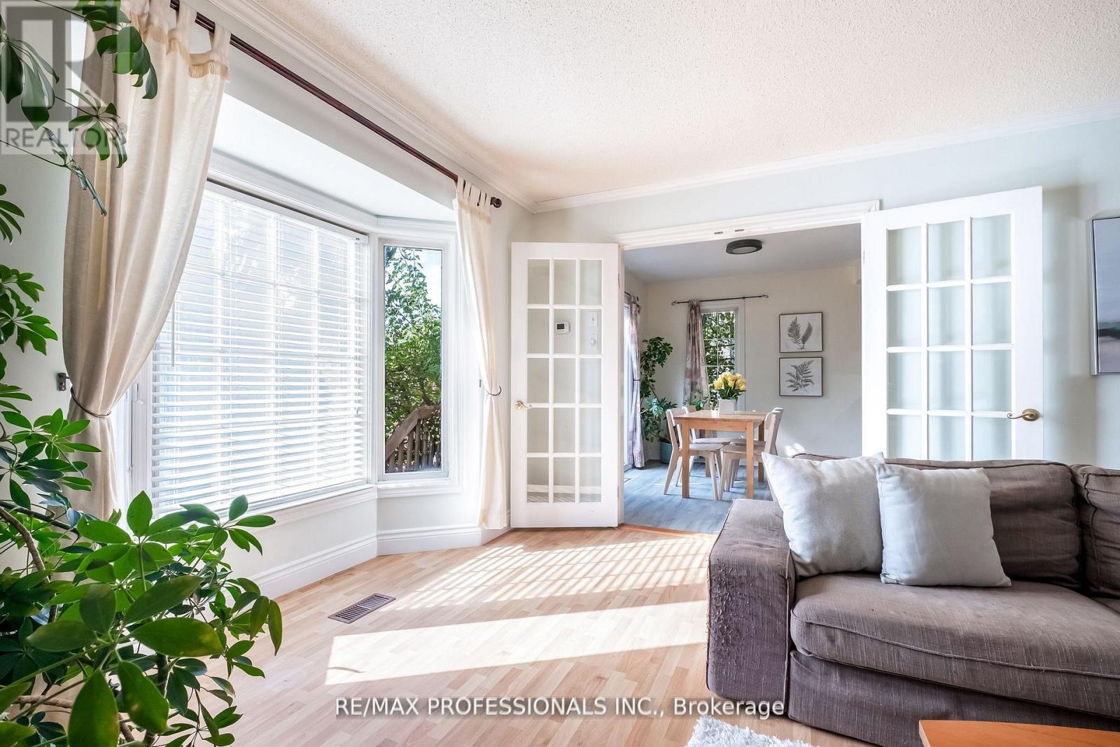 65 Hickorybush Avenue, Brampton, Ontario  L6R 1C8 - Photo 6 - W12595232