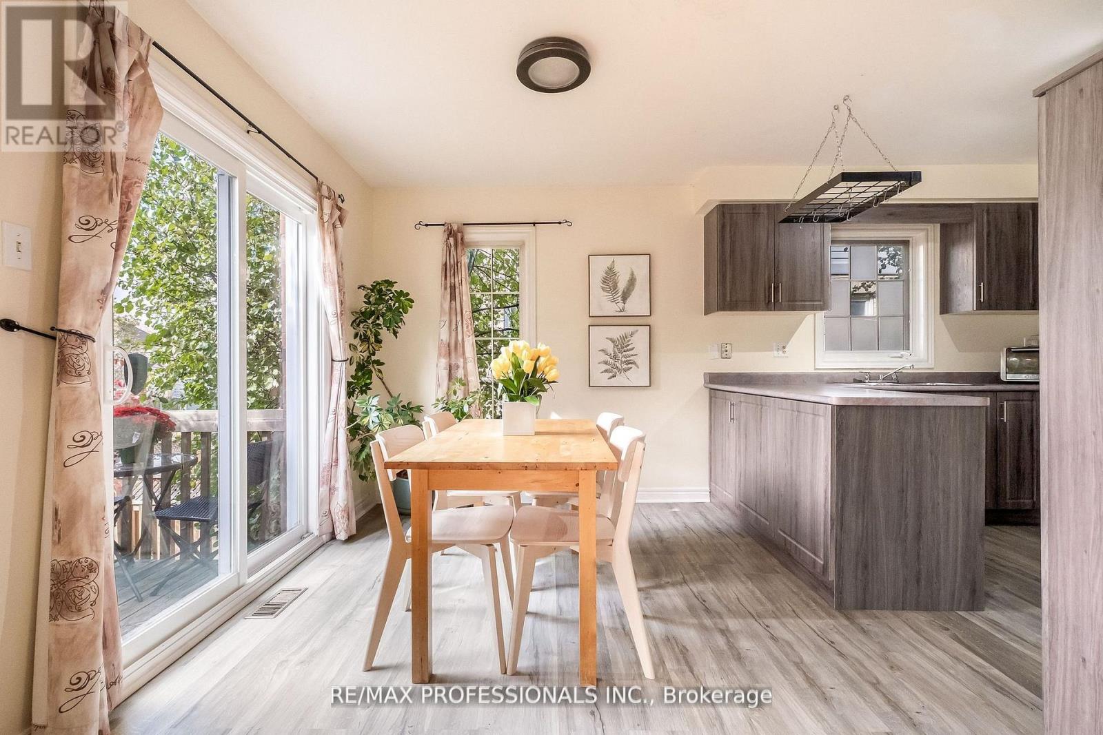 65 Hickorybush Avenue, Brampton, Ontario  L6R 1C8 - Photo 9 - W12595232