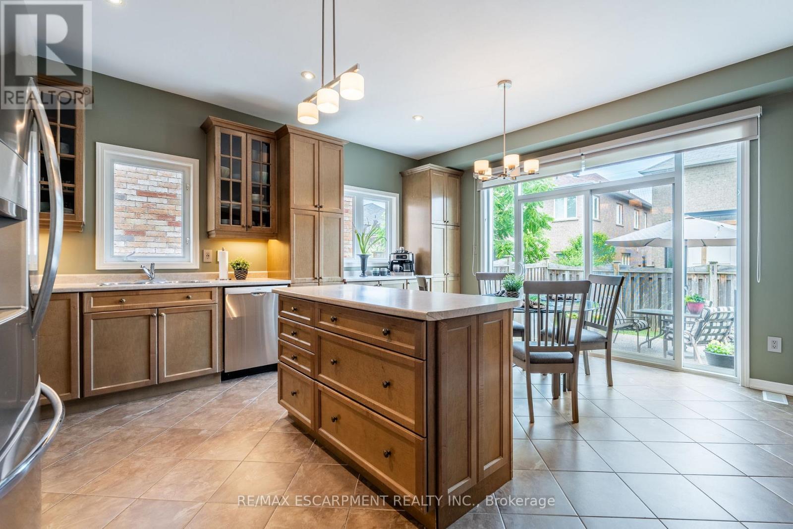 4670 Huffman Road, Burlington, Ontario  L7M 0G5 - Photo 6 - W12595260