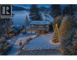 5898 Race Point Rd Campbell River North