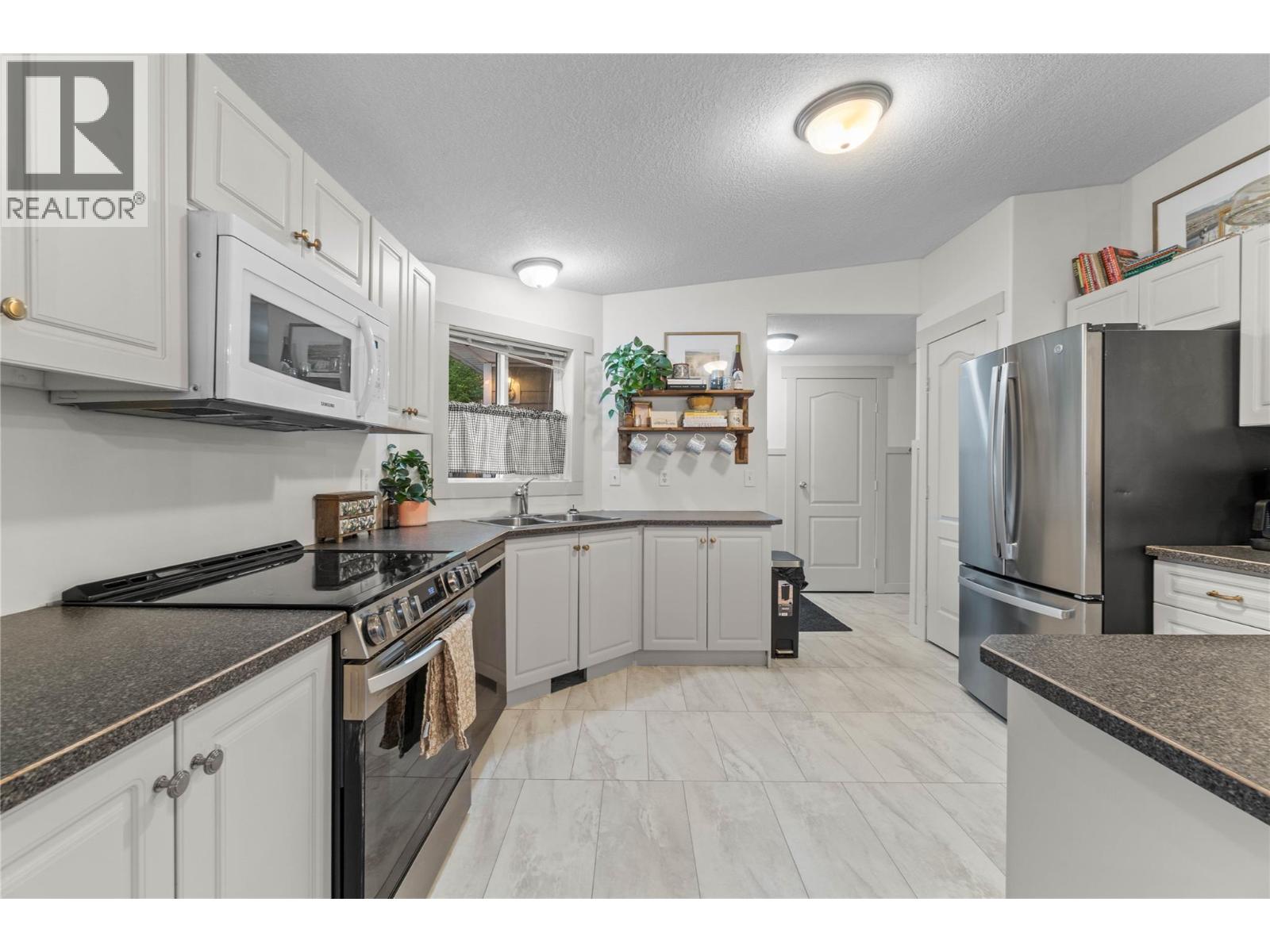 900 10 Avenue Se Unit# 27, Salmon Arm, British Columbia  V1E 2W6 - Photo 7 - 10367204