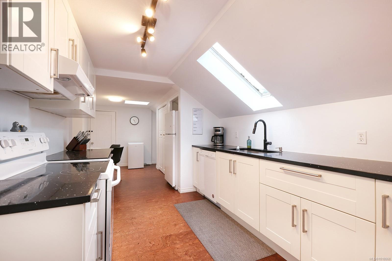 949 Fitzgerald Ave, Courtenay, British Columbia  V9N 2R6 - Photo 12 - 1018068