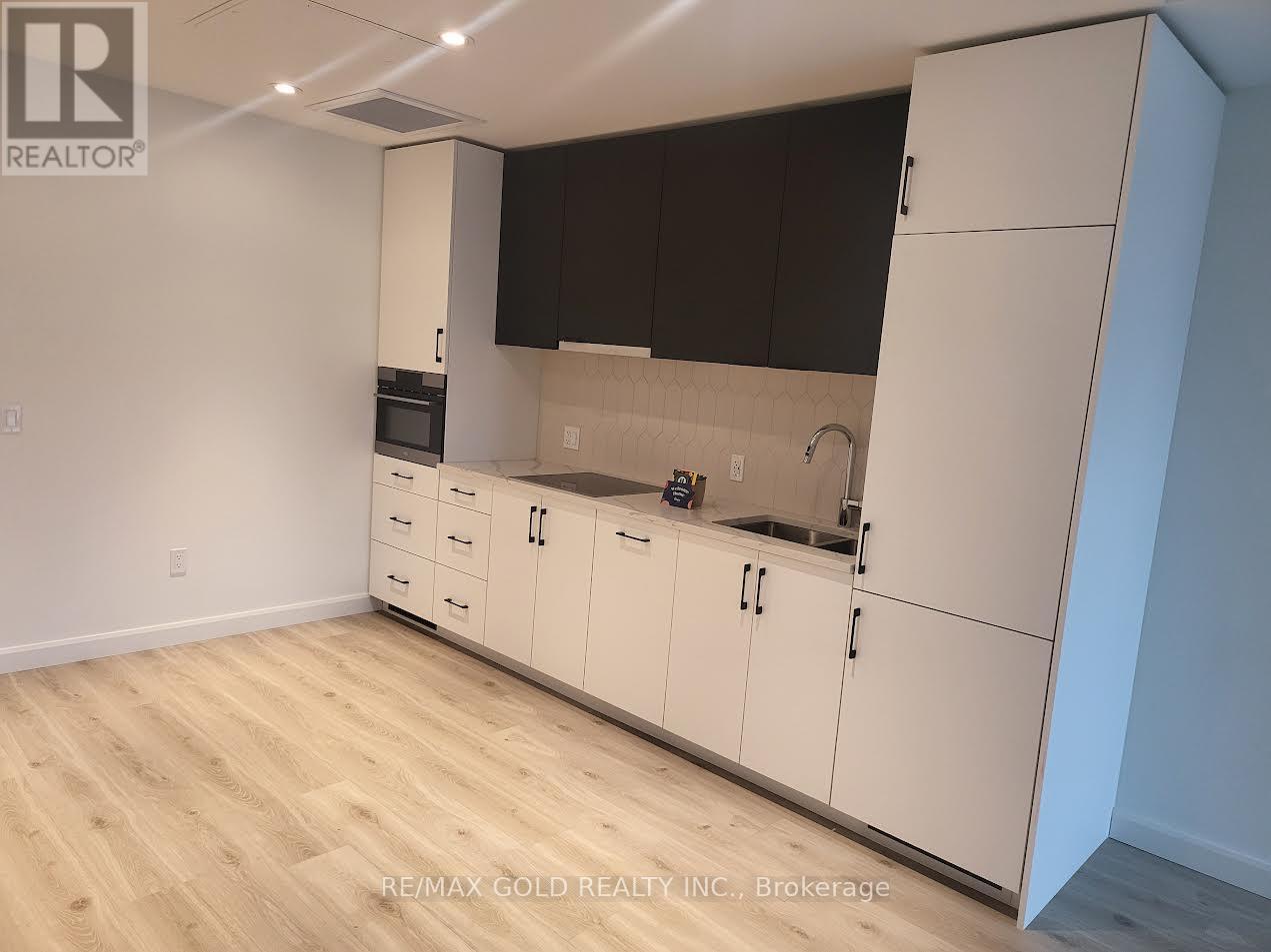 205 - 741 King Street W, Kitchener, Ontario N2G 0E9 - Photo 12 - X12595226