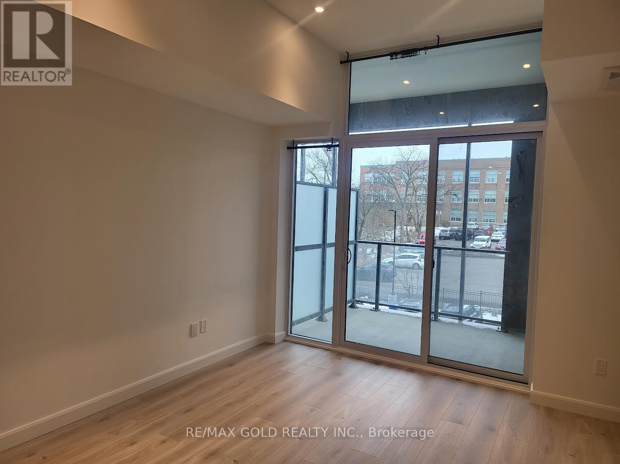 205 - 741 King Street W, Kitchener, Ontario N2G 0E9 - Photo 2 - X12595226